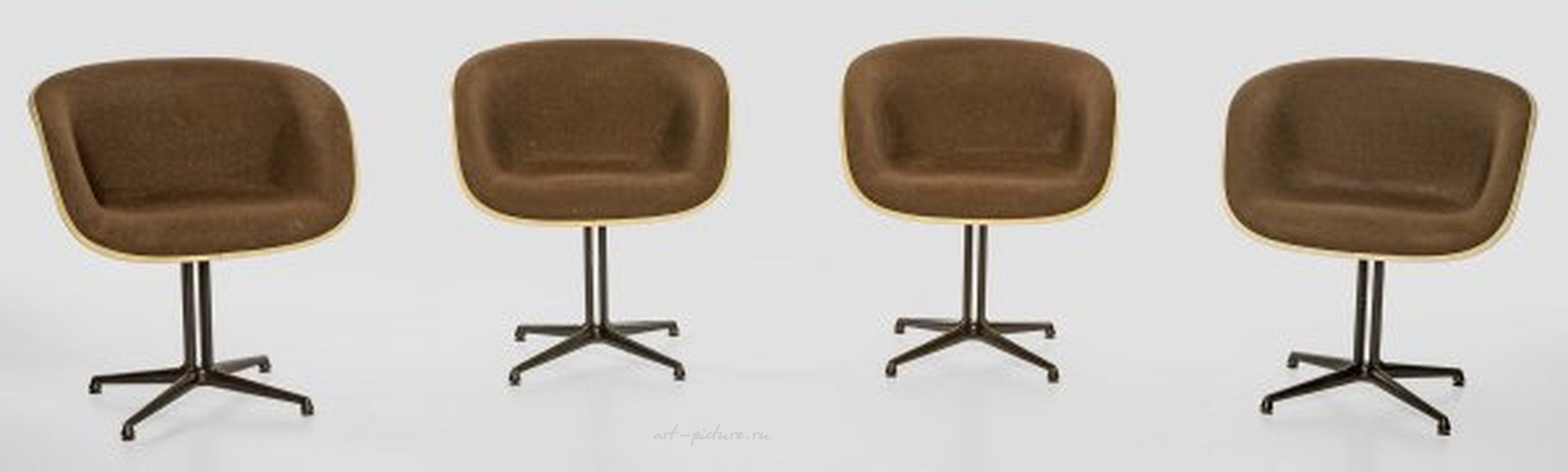Комплект из четырех кресел Ла Фонда от Vitra