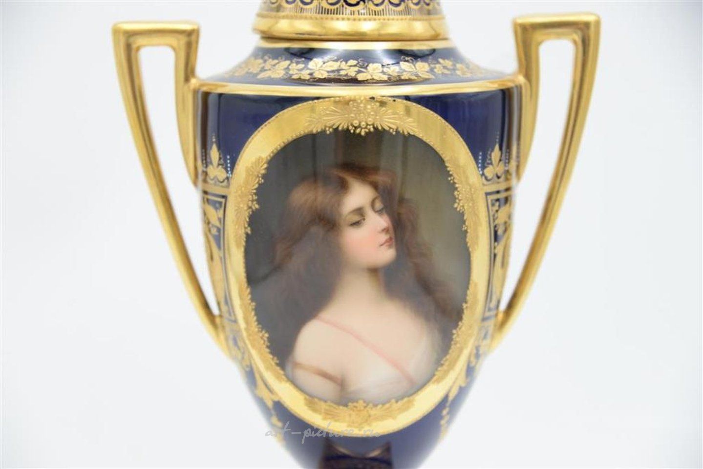 Royal Vienna , Королевская венская урна с ручной росписью и портретом