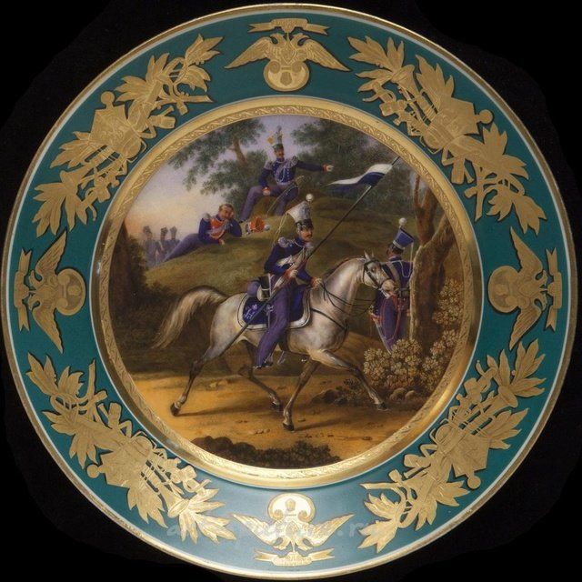 ФАРФОРОВАЯ ТАРЕЛКА С РУЧНОЙ РОСПИСЬЮ “1818 Рядовой Уланского полка”