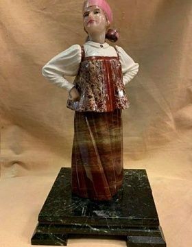 купить Авторская скульптура из камня "Барыня" (h=35 см, цветные камни)