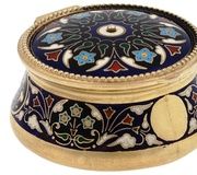 Русская серебряная шкатулка с позолотой и эмалью в технике клоизонне