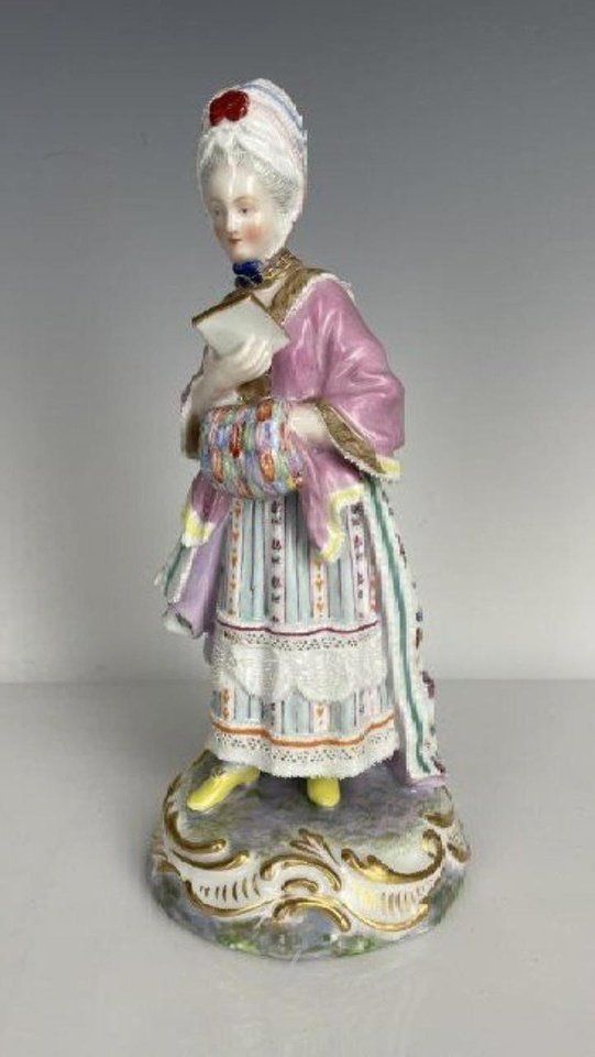 Royal Vienna , Фарфоровая фигурка "Королевский Венский фарфор XIX века" - оценка от 600 до 800 долларов.