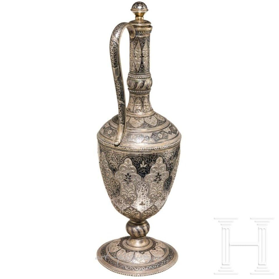Русское серебро , Графин из серебра с позолотой и чернью, около 1900 года