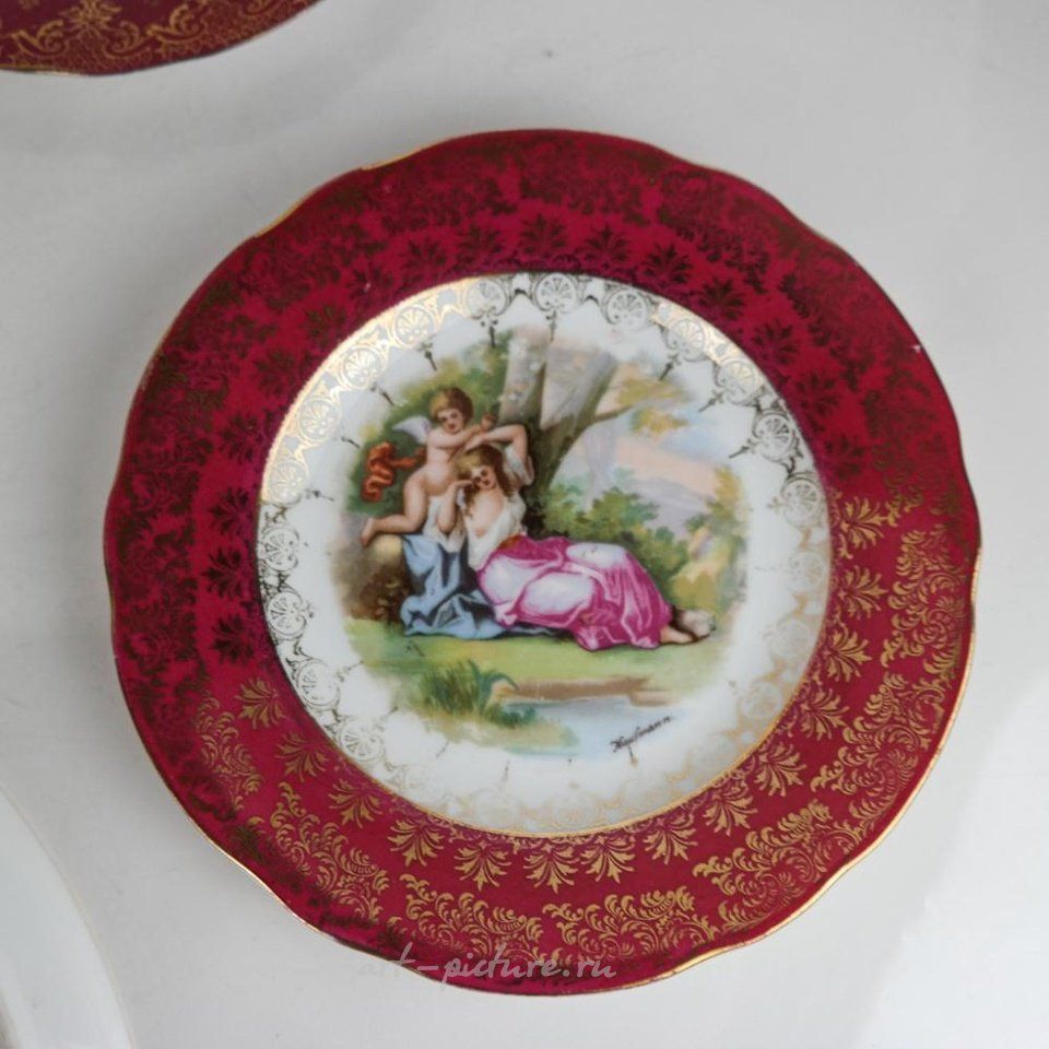 Royal Vienna , Тарелки Royal Vienna с романтическими рисунками и поднос