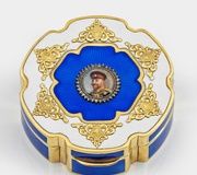 Декоративная эмалевая шкатулка