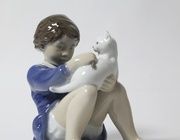 Девочка с кошкой. Дания, г. Копенгаген, Royal Copenhagen