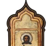 Икона, изображающая Христа с частично серебряной ризой...
