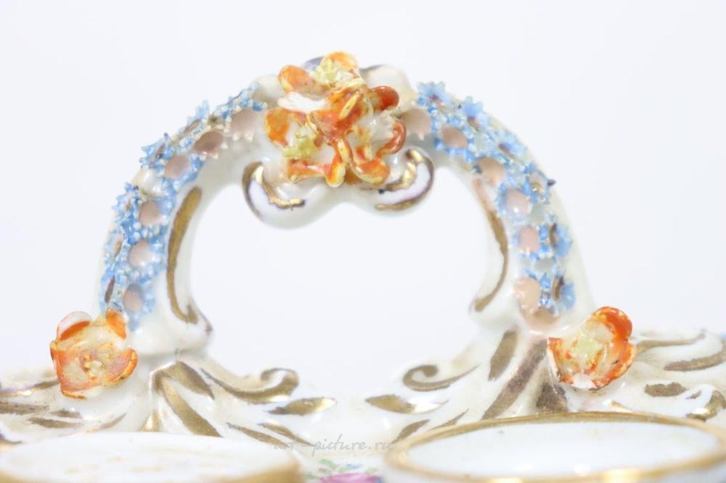 Royal Vienna Porcelain , Diminutive Royal Vienna Porcelain