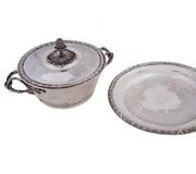 Роскошный русский серебряный суповой турин с позолотой и драгоценными камнями
