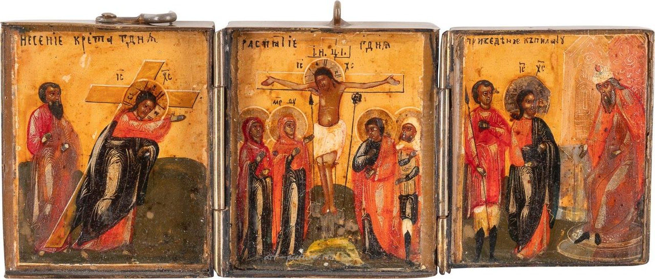 Русское серебро , МАЛЕНЬКИЙ ТРИПТИХ, ПОКАЗЫВАЮЩИЙ ХРИСТА ПЕРЕД ПИЛАТОМ, ХРИСТА НЕСУЩЕГО КРЕСТ И РАСПЯТИЕ ХРИСТА