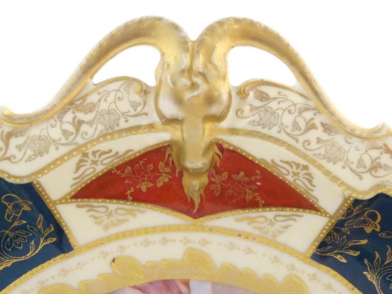 Royal Vienna , Фарфоровая трехручная тарелка с изображением Купида и Психе