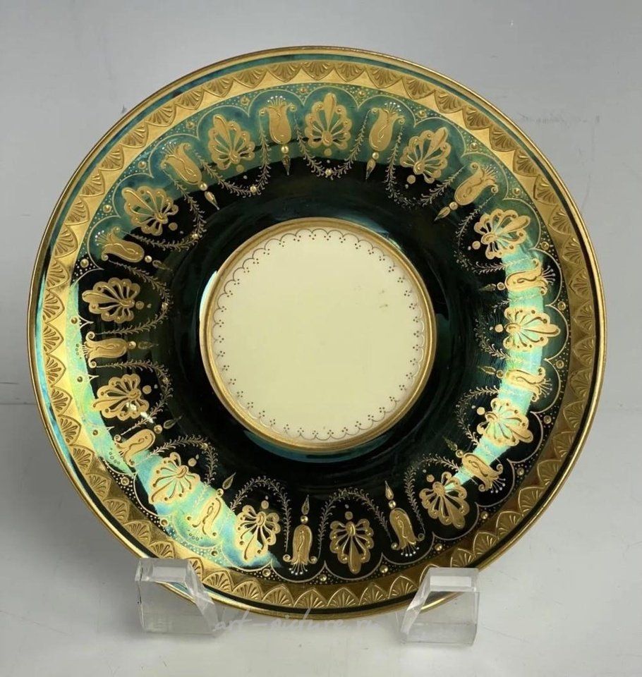 Royal Vienna , Фарфоровая чашка и блюдце в стиле Наполеона, примерно 1900 год. Размеры идеальны. Оценка: 1500-2000 долларов.