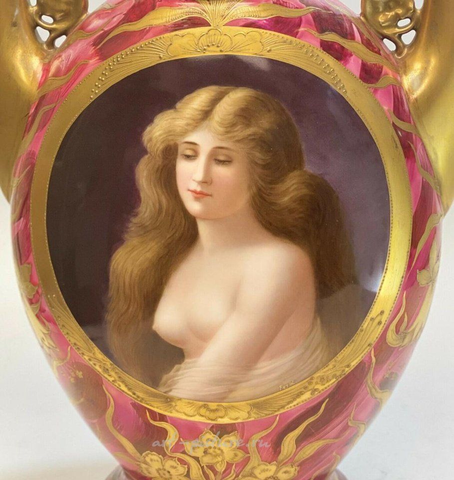 Royal Vienna , Ваза "Art Nouveau" Royal Vienna с обнаженной красавицей