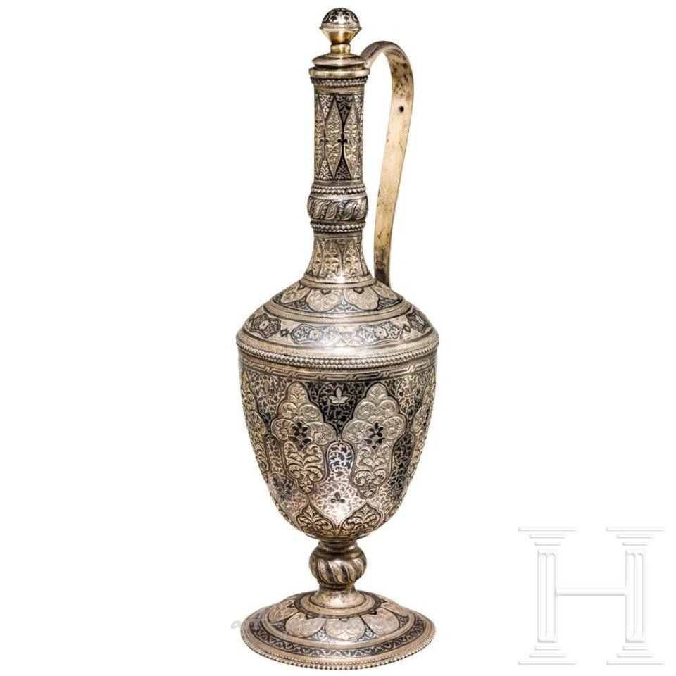 Русское серебро , Графин из серебра с позолотой и чернью, около 1900 года