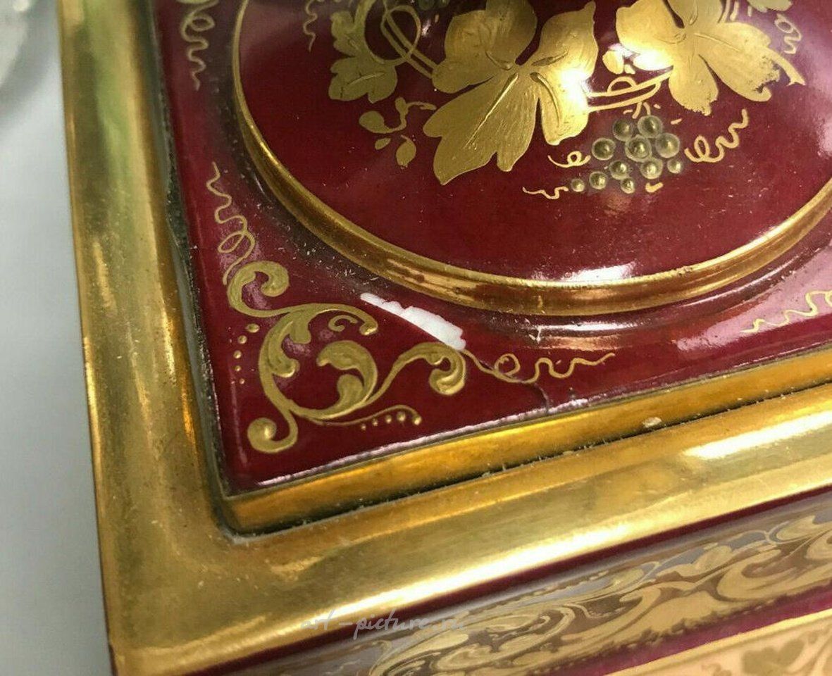 Royal Vienna , Роскошная ваза ручной работы из фарфора с ручками, около 1920 года
