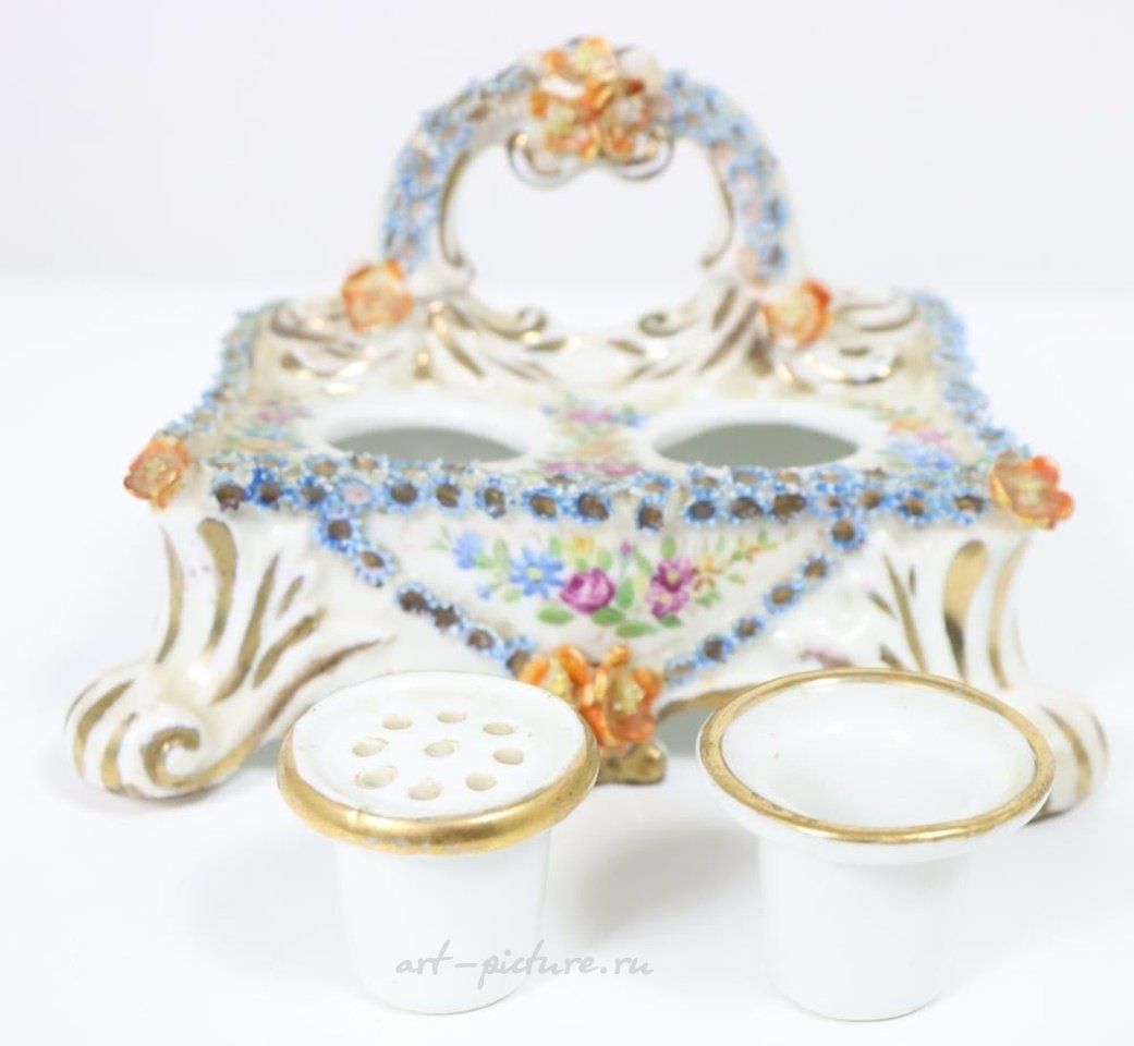 Royal Vienna Porcelain , Diminutive Royal Vienna Porcelain