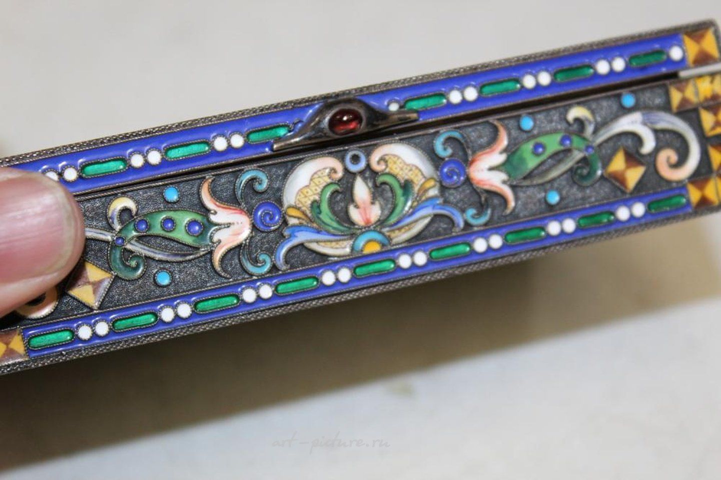 Русское серебро , Русская серебряная эмальная шкатулка