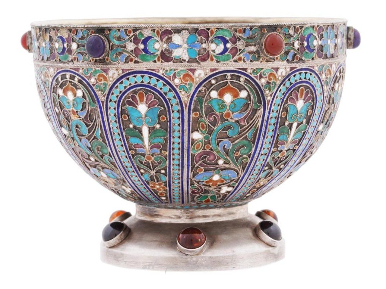 Русское серебро , Русская серебряная чаша с позолотой и эмалью