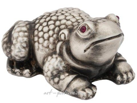 Русское серебро, Серебряная фигурка лягушки с глазами из граната