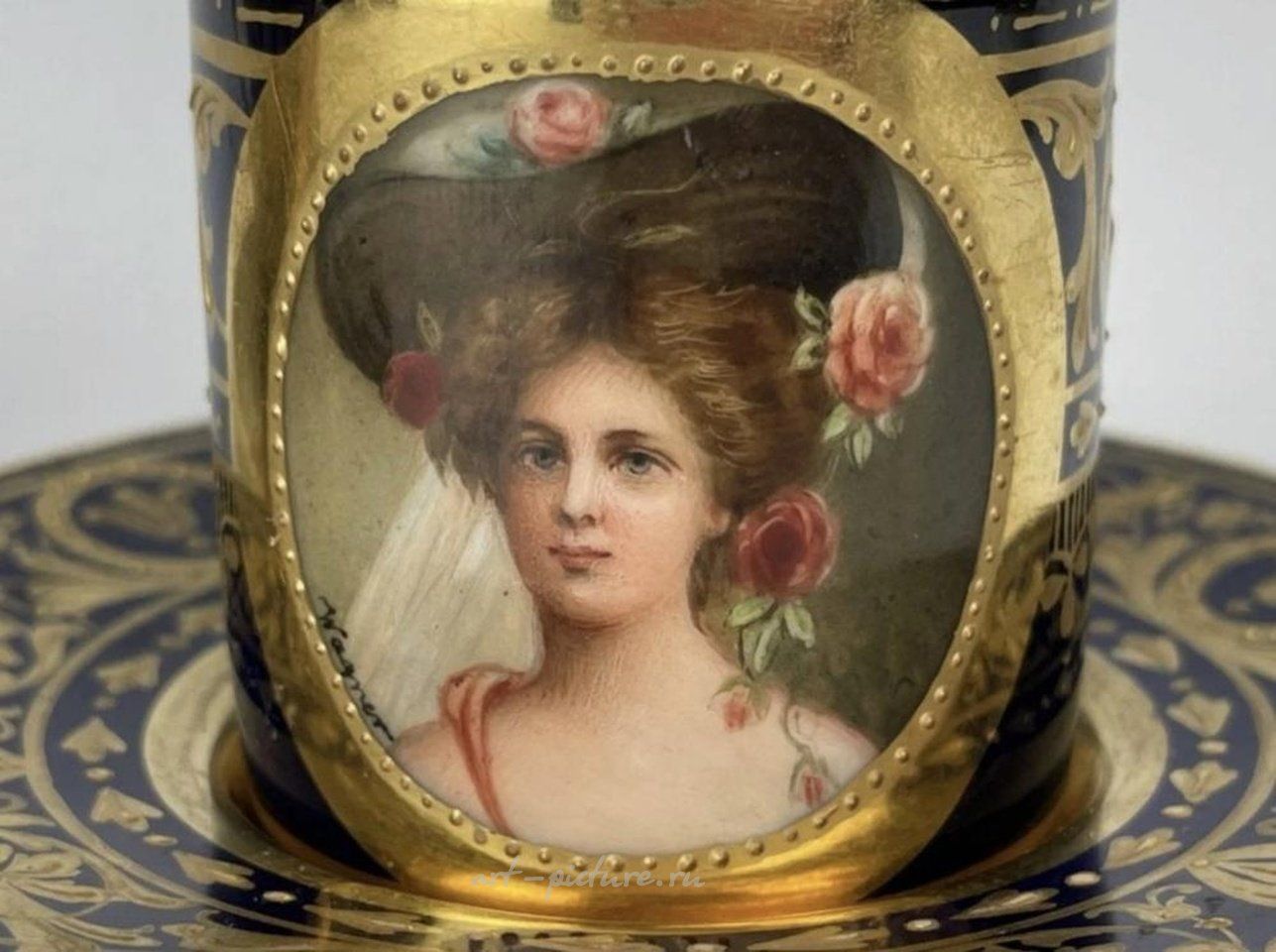 Royal Vienna , Фарфоровые чашки и блюдца Royal Vienna, подписаны Вагнером, около 1900 года
