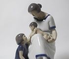 купить Мама с двумя детьми.Дания, г. Копенгаген, Bing & Grondahl
